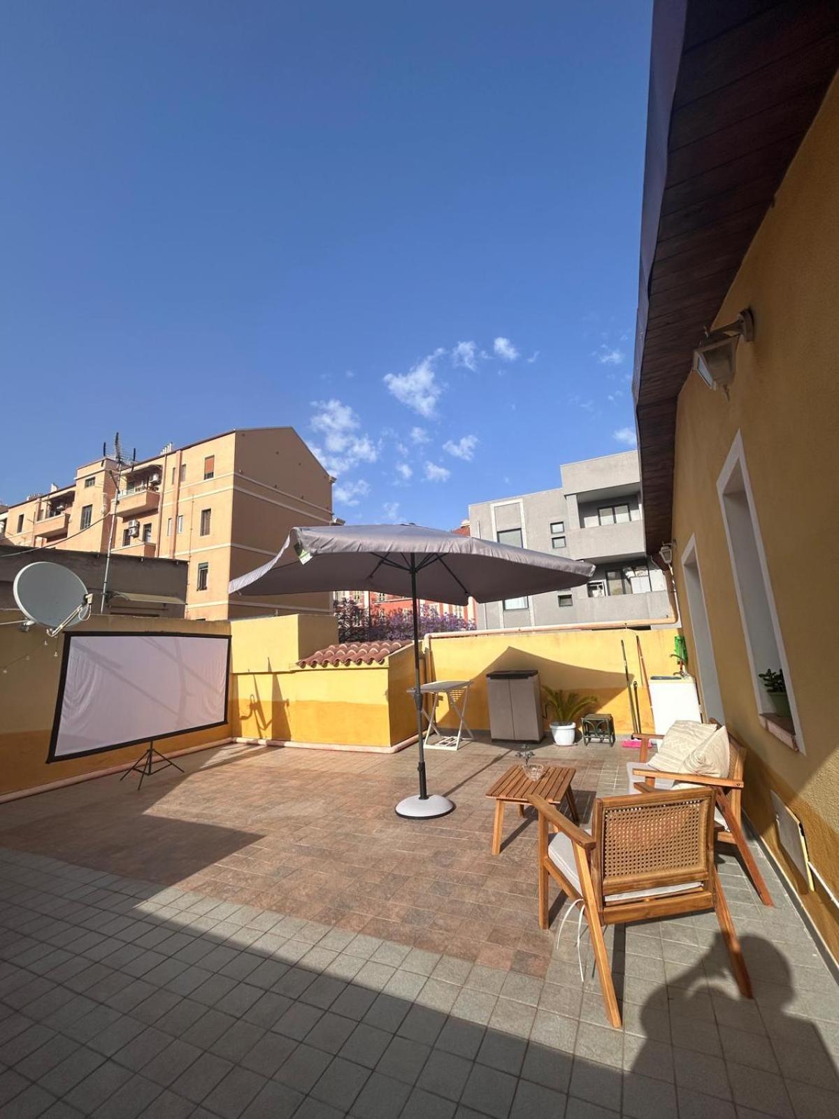 Appartamento Con Terrazzo Privato E Netflix Cagliari Buitenkant foto