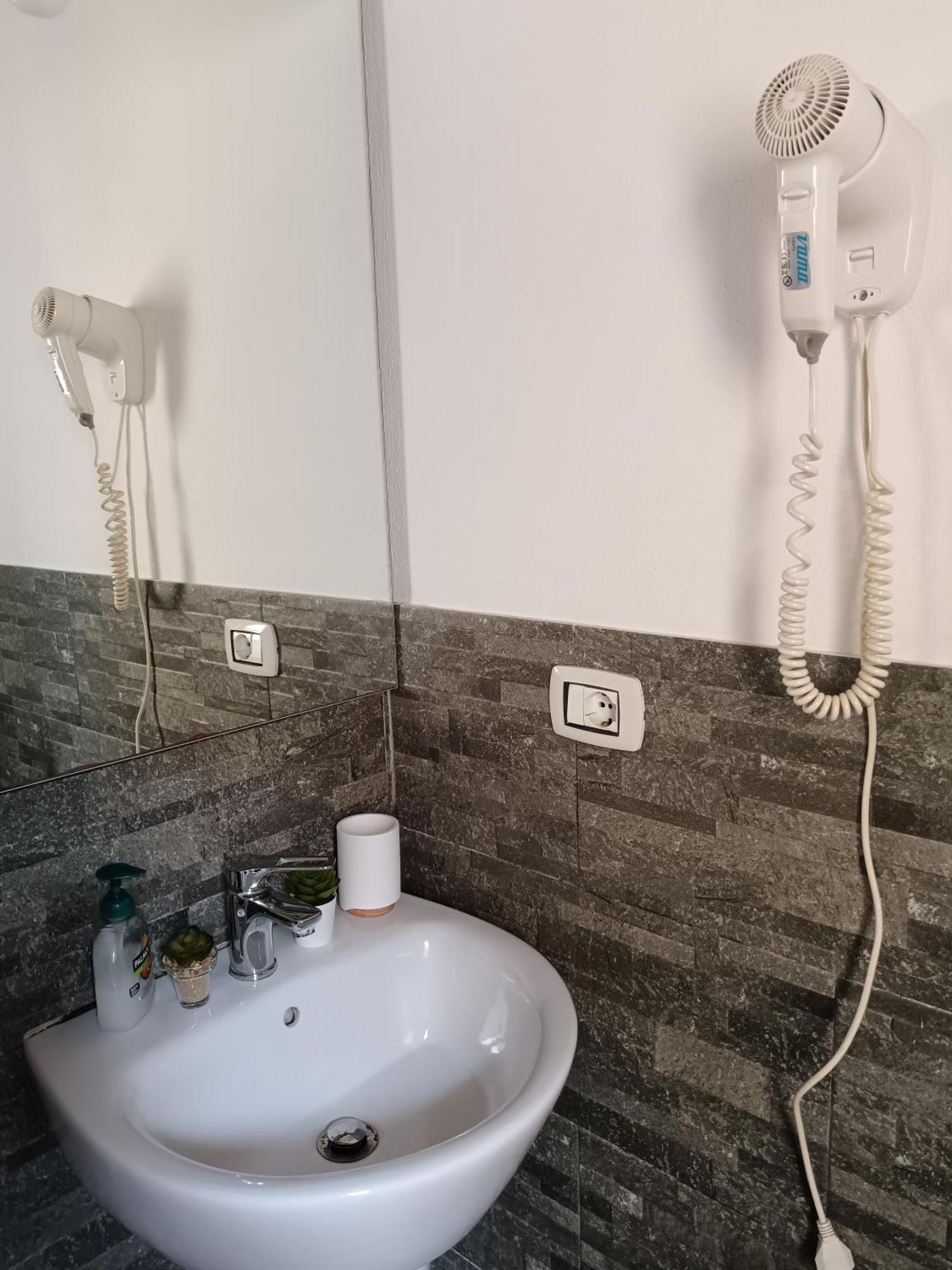 Appartamento Con Terrazzo Privato E Netflix Cagliari Buitenkant foto